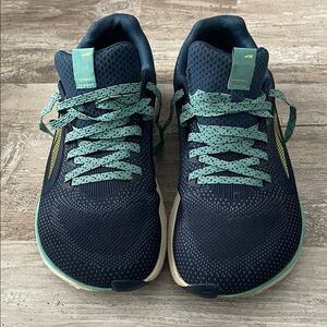 Altra Escalante- MENS SIZE 9.5